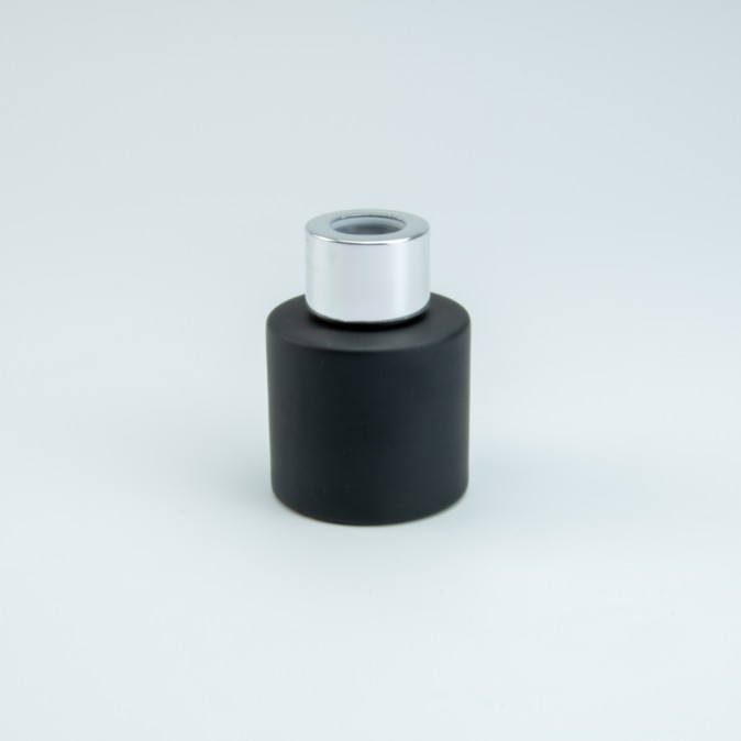 https://www.doopsuikerdekock.be/files/modules/products/1207/photos/parfumflesje-cylinder-zwart-met-zilveren-schroefdop-50-ml.jpg